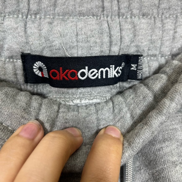 AKA DEMIKS Gray Men’s Workout Shorts Size Medium - Picture 2 of 5